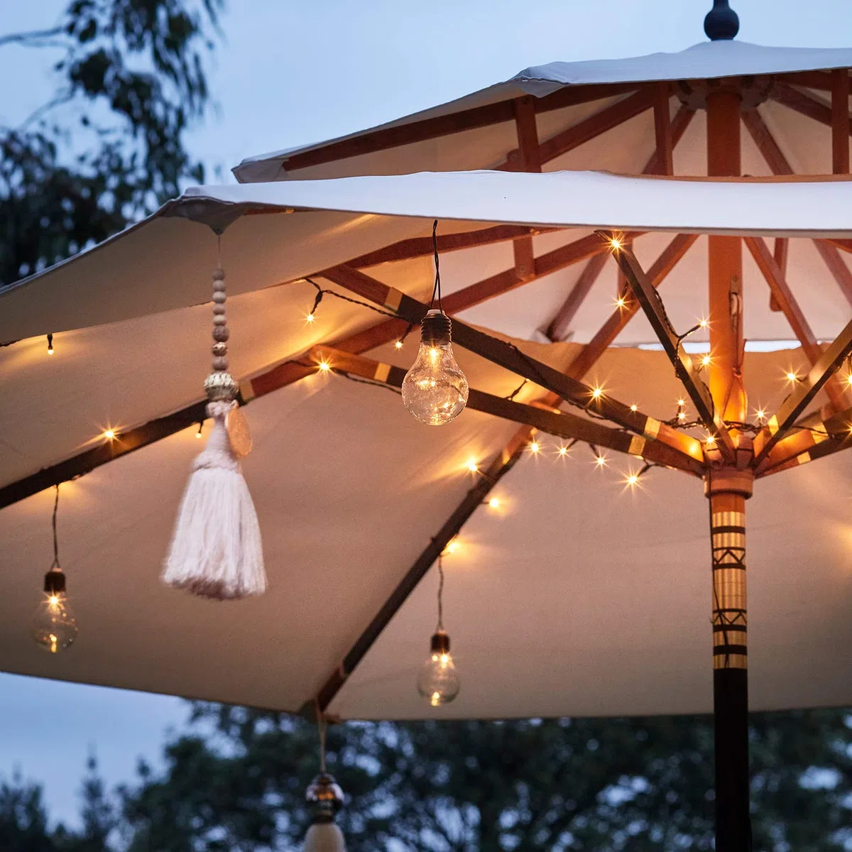 Lights4fun Guirlande Lumineuse Parasol 80 LED Blanc Chaud Piles