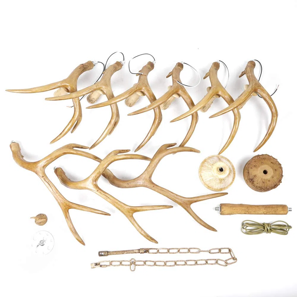 Lustre en bois de cerf en résine - Plafonnier décoratif - Lampe suspendue - Chandelier - Décoration intérieure rustique - Éclairage en bois de cerf - Corne de cerf - 6 têtes - 220V